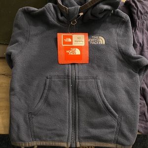 North face 6-12 month, 2 tees are 2T bundle